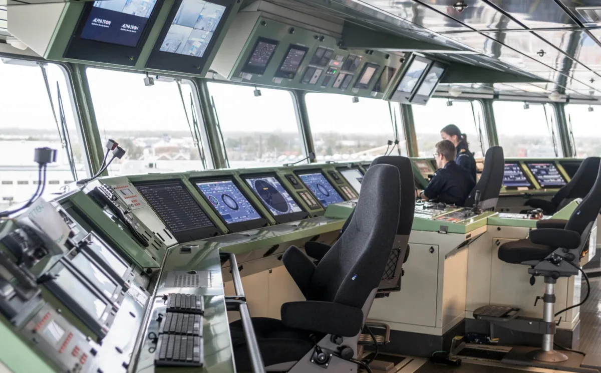 Geïntegreerde Brugoplossingen voor marineschepen - RH Marine